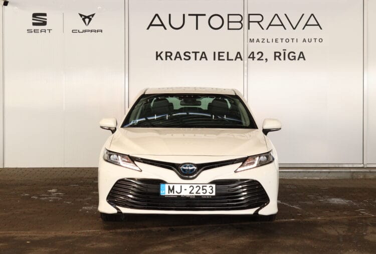 Toyota Camry Hybrid Luxury