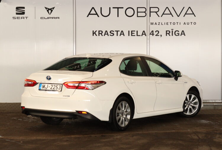 Toyota Camry Hybrid Luxury