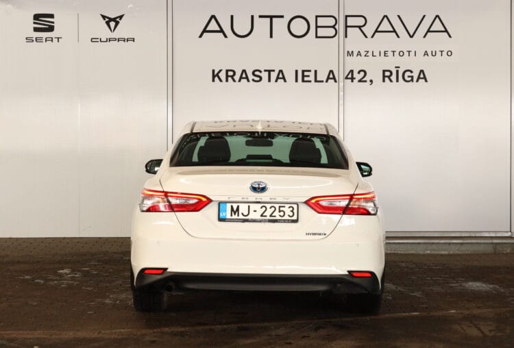 Toyota Camry Hybrid Luxury
