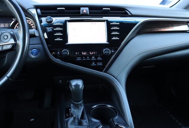 Toyota Camry Hybrid Luxury