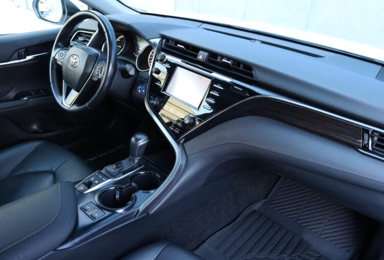Toyota Camry Hybrid Luxury