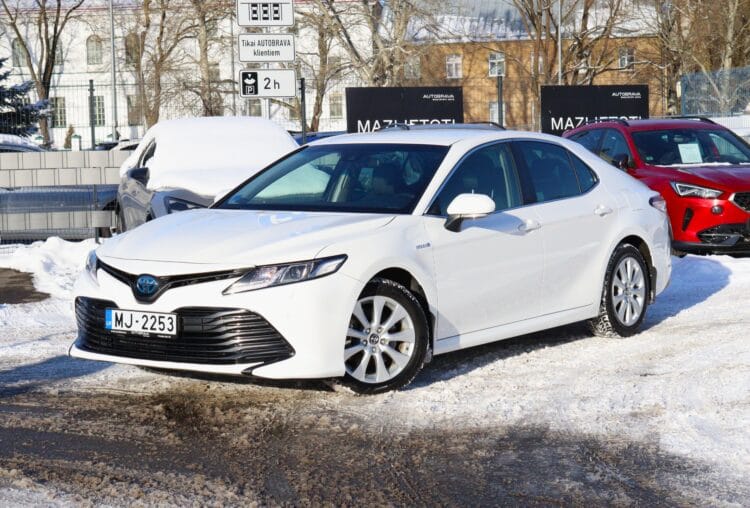 Toyota Camry Hybrid Luxury