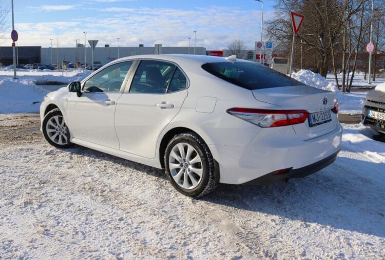Toyota Camry Hybrid Luxury