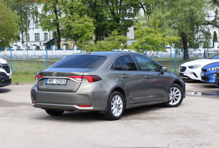 Toyota Corolla Sedan