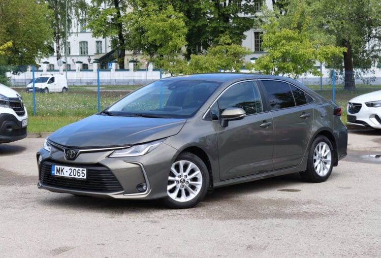 Toyota Corolla Sedan