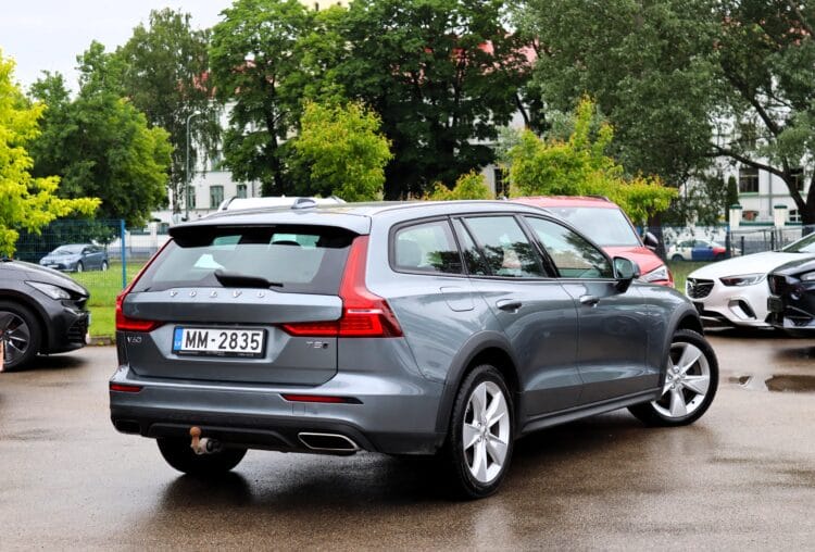 VOLVO V60 Cross Country AWD