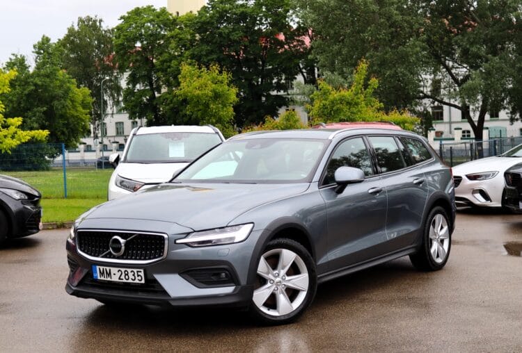 VOLVO V60 Cross Country AWD