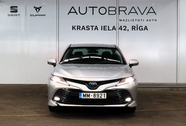 Toyota Camry Hybrid Luxury