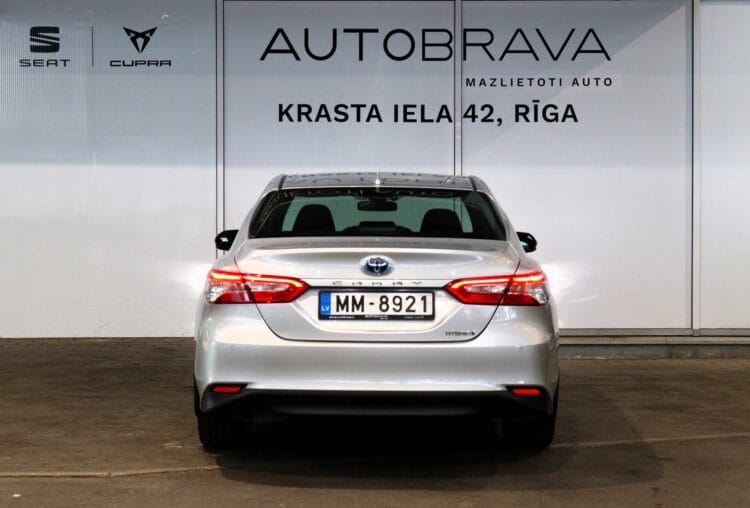 Toyota Camry Hybrid Luxury