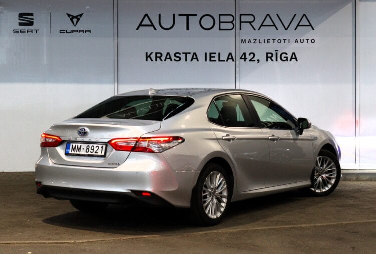 Toyota Camry Hybrid Luxury