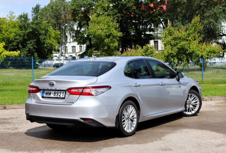 Toyota Camry Hybrid Luxury