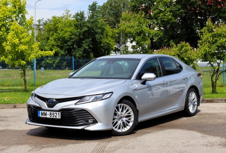 Toyota Camry Hybrid Luxury