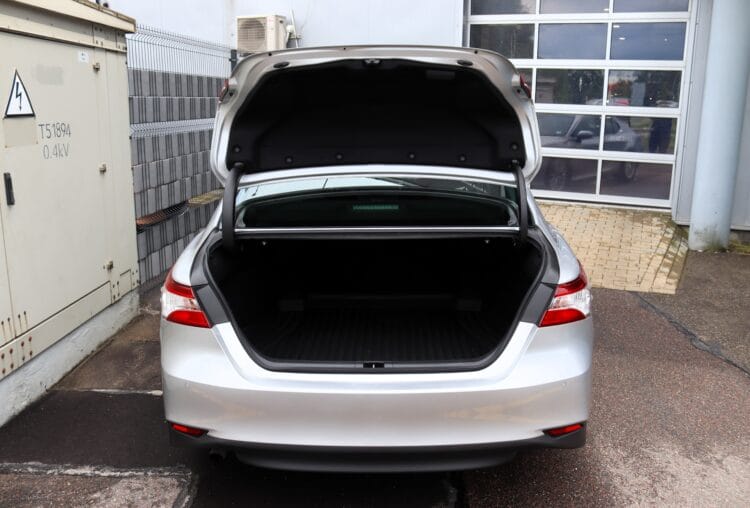 Toyota Camry Hybrid Luxury