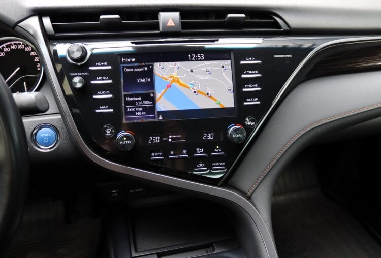 Toyota Camry Hybrid Luxury
