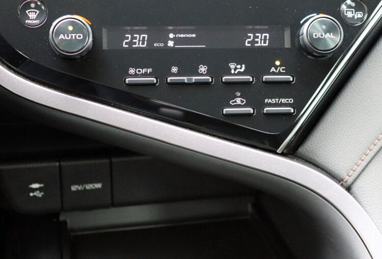 Toyota Camry Hybrid Luxury