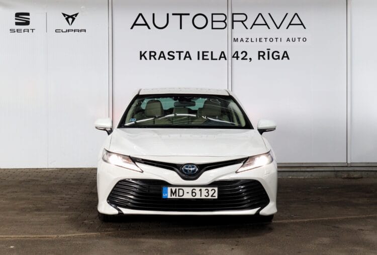 Toyota Camry Hybrid Luxury