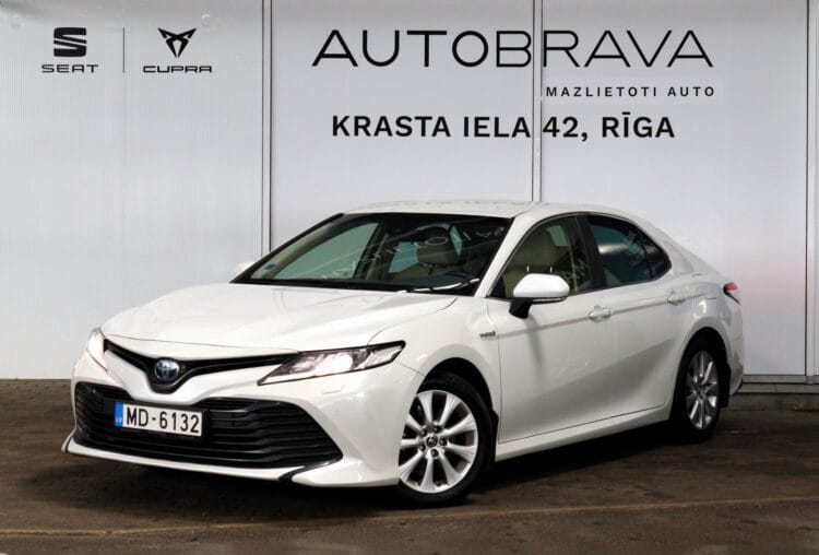 Toyota Camry Hybrid Luxury