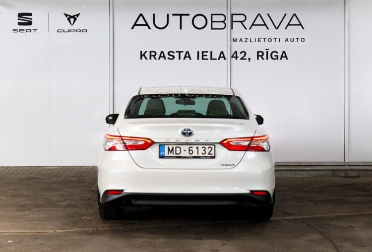 Toyota Camry Hybrid Luxury