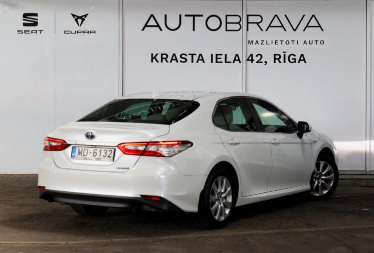Toyota Camry Hybrid Luxury