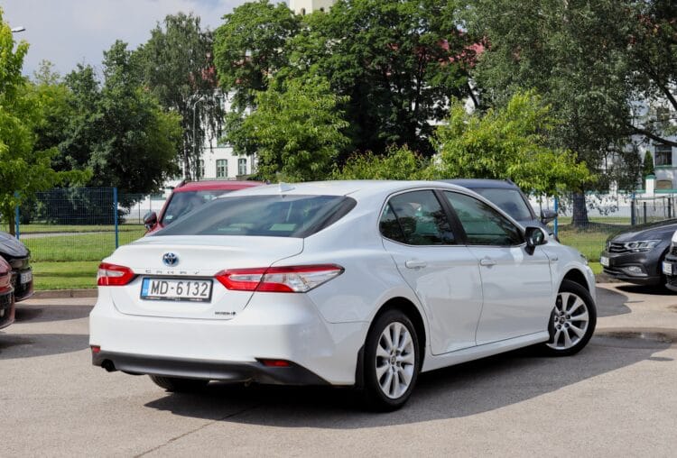 Toyota Camry Hybrid Luxury