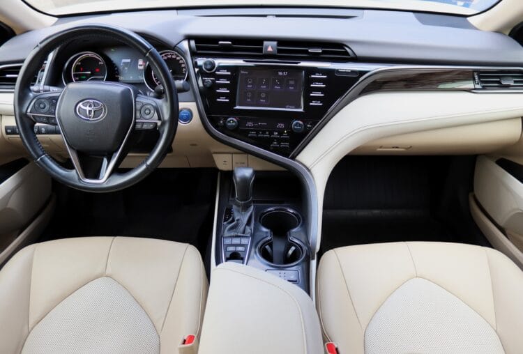Toyota Camry Hybrid Luxury