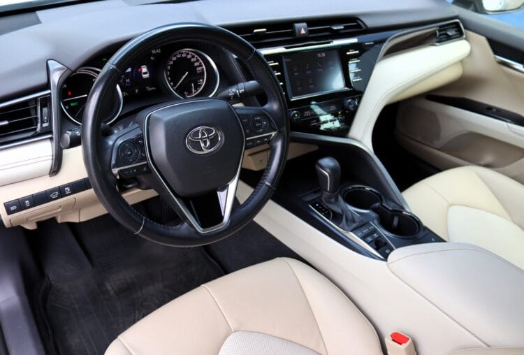 Toyota Camry Hybrid Luxury