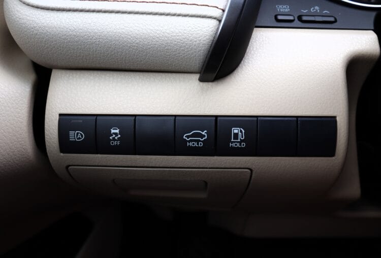 Toyota Camry Hybrid Luxury
