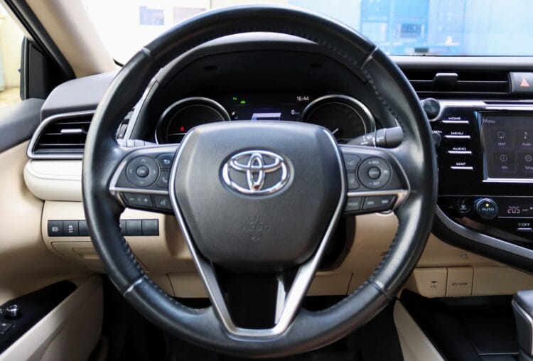 Toyota Camry Hybrid Luxury
