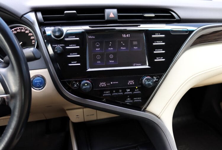 Toyota Camry Hybrid Luxury