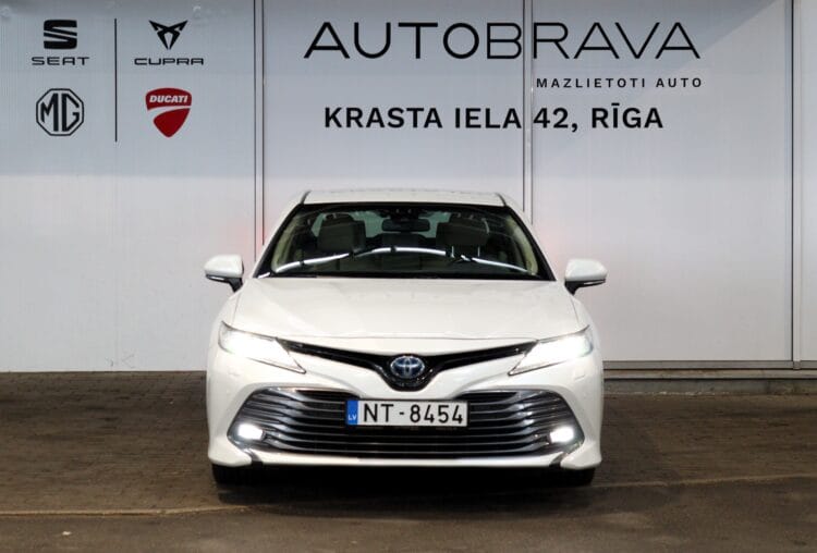 Toyota Camry Hybrid Premium