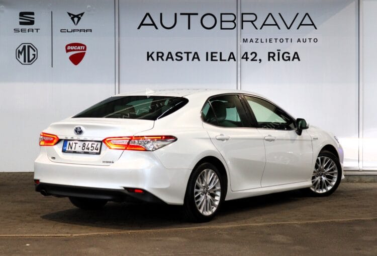 Toyota Camry Hybrid Premium