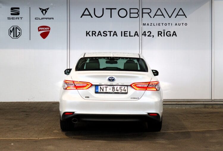 Toyota Camry Hybrid Premium