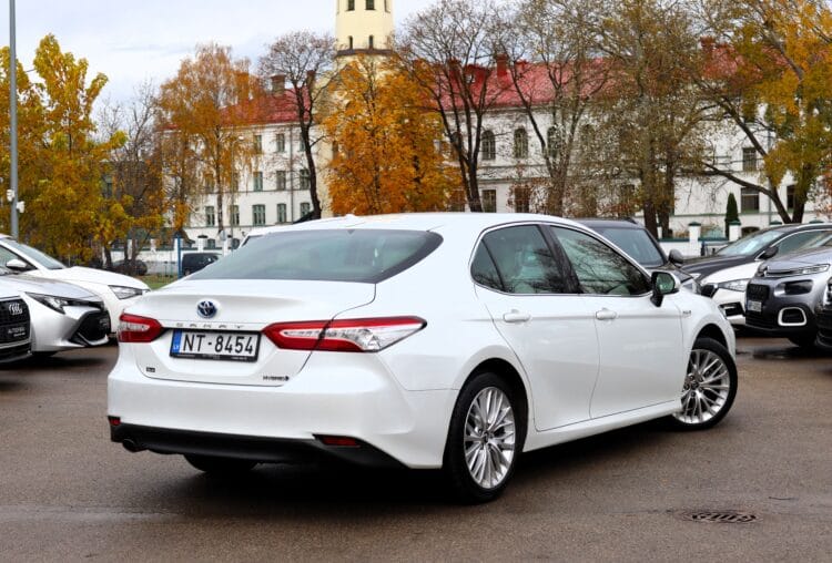 Toyota Camry Hybrid Premium