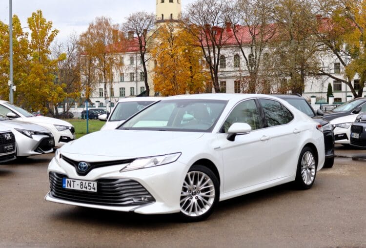 Toyota Camry Hybrid Premium