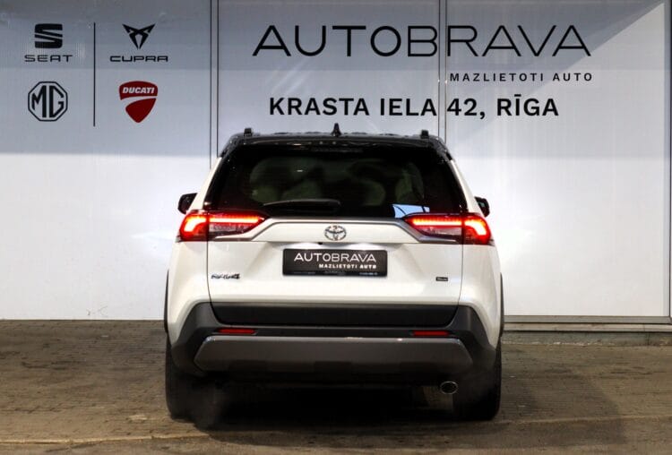 Toyota Rav4 Luxury FWD