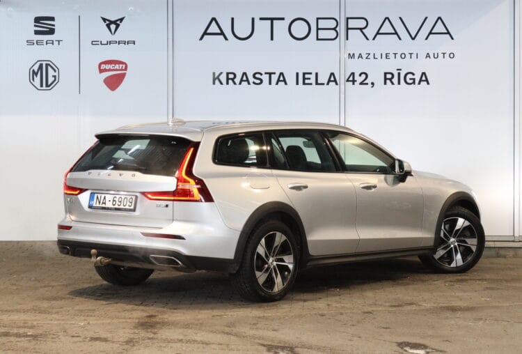 VOLVO V60 Cross Country B5 Awd