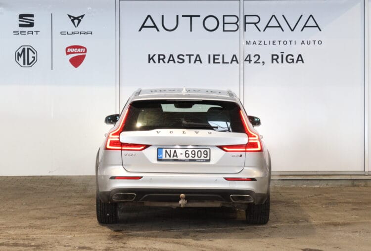 VOLVO V60 Cross Country B5 Awd