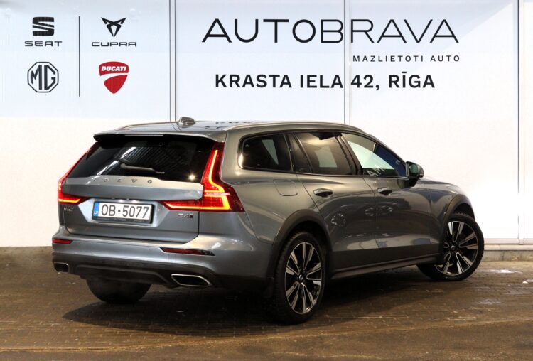 VOLVO V60 Cross Country AWD