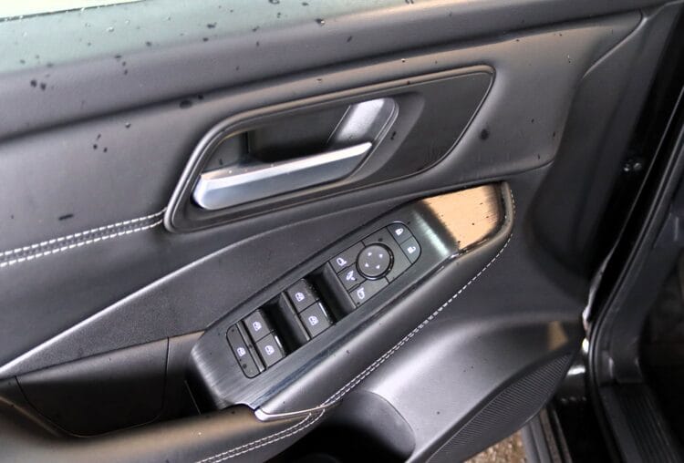 Nissan Qashqai N-Connecta AT