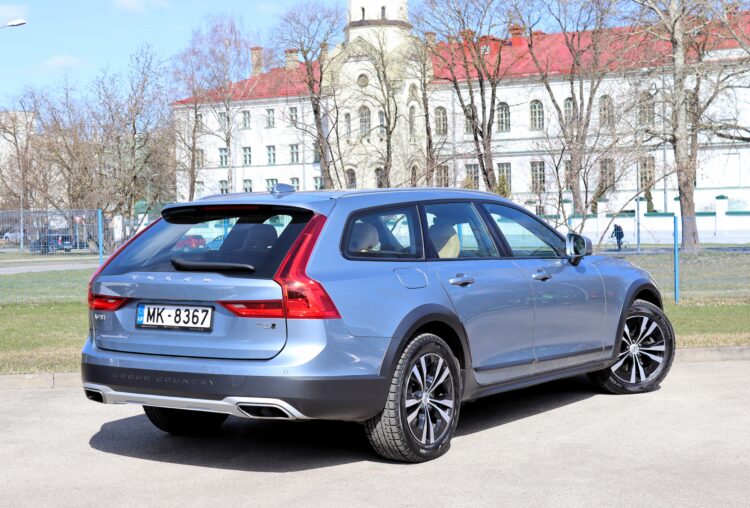 VOLVO V90 Cross Country