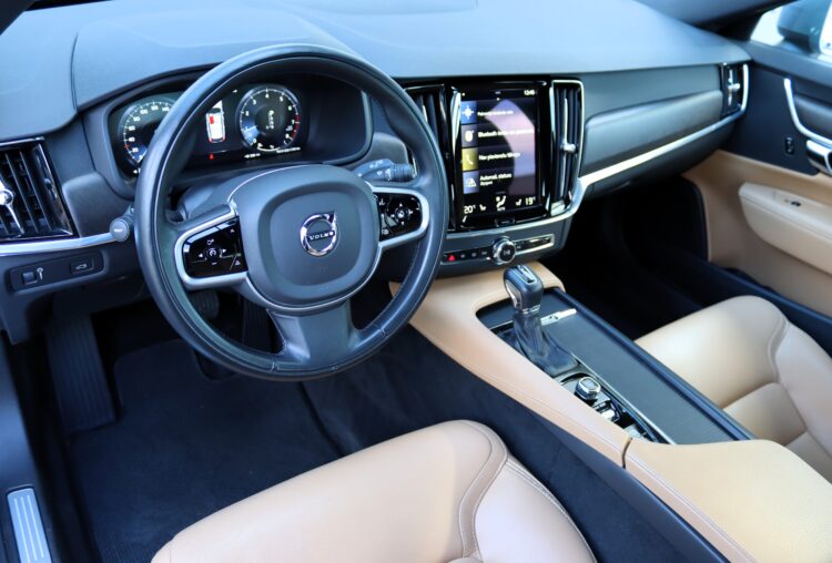 VOLVO V90 Cross Country