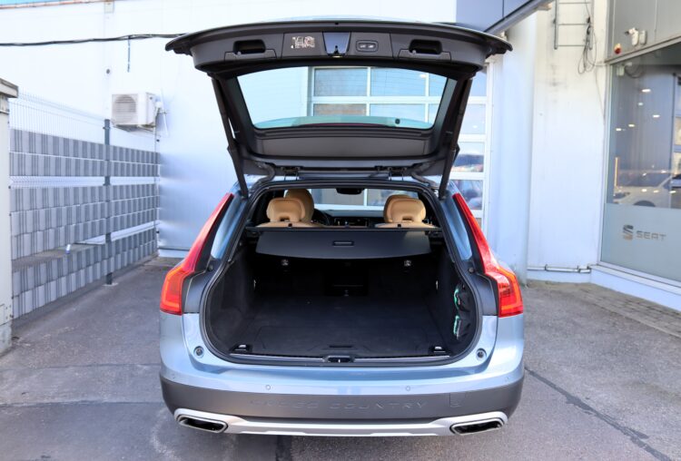 VOLVO V90 Cross Country