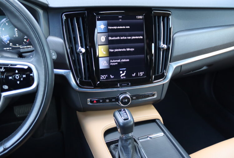 VOLVO V90 Cross Country