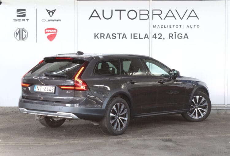 VOLVO V90 Cross Country AWD