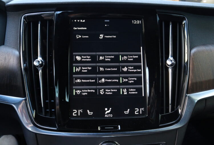 VOLVO V90 Cross Country AWD