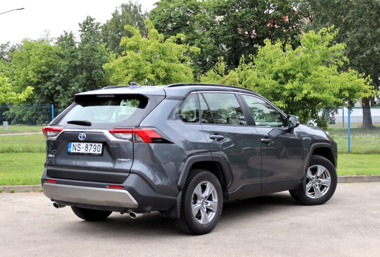 Toyota RAV4 Luxury Hybrid