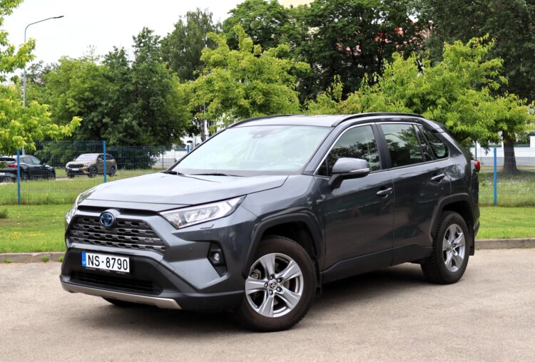 Toyota RAV4 Luxury Hybrid