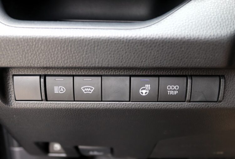 Toyota RAV4 Luxury Hybrid