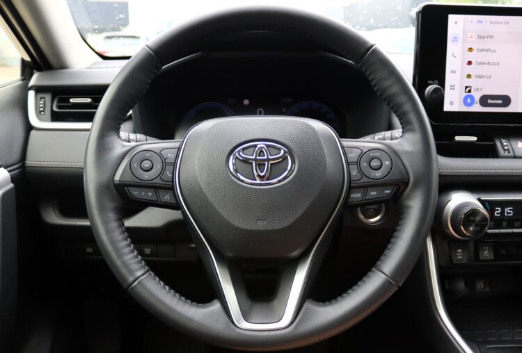 Toyota RAV4 Luxury Hybrid