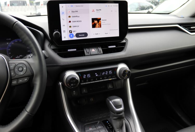 Toyota RAV4 Luxury Hybrid